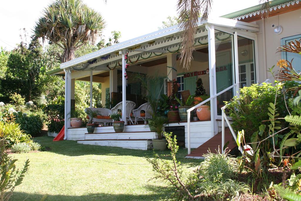 Bed and Breakfast Chez Mamie Les Avirons Экстерьер фото